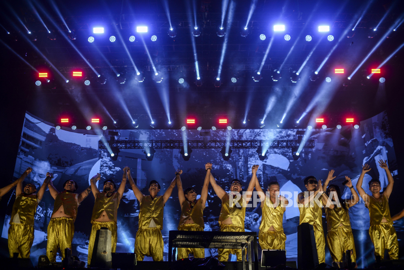 Anggota klub motor The Prediksi saat tampil dalam Festival Musik Soundrenaline 2022 di Ancol, Jakarta. Helatan festival musik Soundrenaline akan kembali digelar pada 2023 ini.