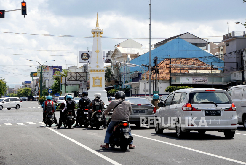 Lalu-lintas jalan protokol di Yogyakarta, Selasa (7/4). Lalu-lintas jalan di  Kota Pelajar saat pandemi covid19 (ilustrasi)