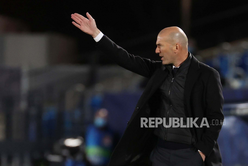  Reaksi pelatih kepala Real Madrid Zinedine Zidane dalam pertandingan leg kedua babak 16 besar Liga Champions UEFA antara Real Madrid dan Atalanta yang diadakan di stadion Alfredo Di Stefano, di Madrid, Spanyol tengah, 16 Maret 2021.