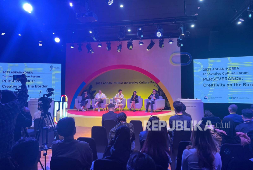 ASEAN-KOREA Innovative Culture Forum angkat gema PERSEVERANCE: CREATIVITY ON THE BORDER di Teater Wahyu Sihombing, Taman Ismail Marzuki (TIM), Jakarta, Rabu (15/11/2023). 