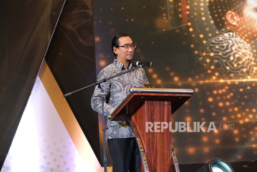 Rektor Universitas Brawijaya (UB), Profesor Widodo saat menerima penghargaan dari BPS RI di Jakarta. 