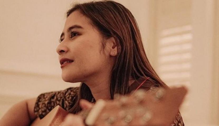 Aktif Ngonten di Youtube & IG, Berapa Cuan Prilly Latuconsina?. (FOTO: Instagram/prillylatuconsina96)