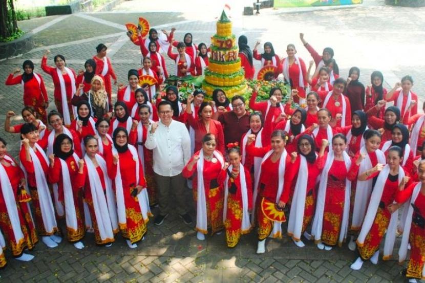 Bakul Budaya FIB UI Gelar Tumpeng Raksasa dan Fragmen Tari Pemindahan Ibukota, Meriahkan Hari Kemerdekan RI