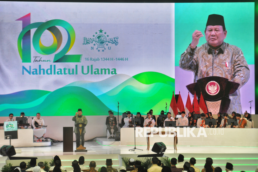 Presiden Republik Indonesia Prabowo Subianto menyampaikan sambutan pada acara Harlah ke-102 Nahdlatul Ulama di Istora Senayan, Jakata, Rabu (5/2/2025). Pada Puncak Peringatan Hari Lahir NU yang ke-102 ini mengangkat tema Bekerja Bersama Umat untuk Indonesia Maslahat. Kegiatan tersebut juga dihadiri oleh para menteri dari Kabinet Merah Putih, Kapolri Jenderal Pol Listyo Sigit Prabowo dan Panglima TNI Agus Subiyanto.