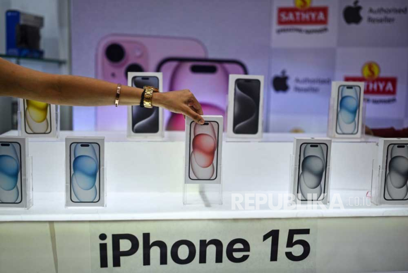 Ponsel Apple terbaru iPhone 15 baru telah resmi diluncurkan di toko-toko. 