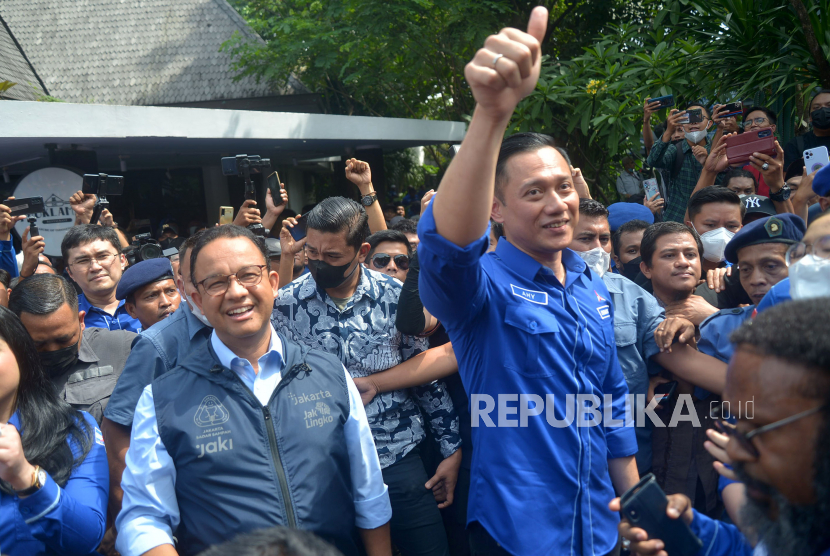 Gubernur DKI Jakarta Anies Rasyid Baswedan bertemu Ketua Umum DPP Partai Demokrat Agus Harimurti Yudhoyono (AHY) di kantor DPP Partai Demokrat, Jakarta Pusat, Jumat (7/10/2022).