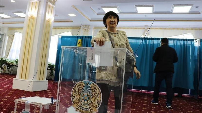 Lebih dari 77 persen pemilih di Kazakhstan telah menyetujui amandemen konstitusi yang mencari model pemerintahan baru