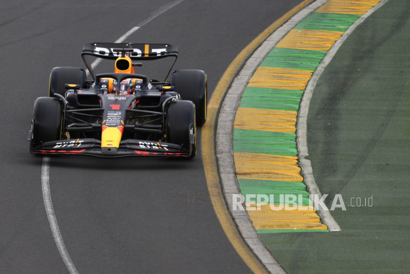 Red Bull driver Max Verstappen of Netherlands races his car during a practice session ahead of the Australian Formula One Grand Prix at Albert Park in Melbourne, Friday, March 31, 2023. 