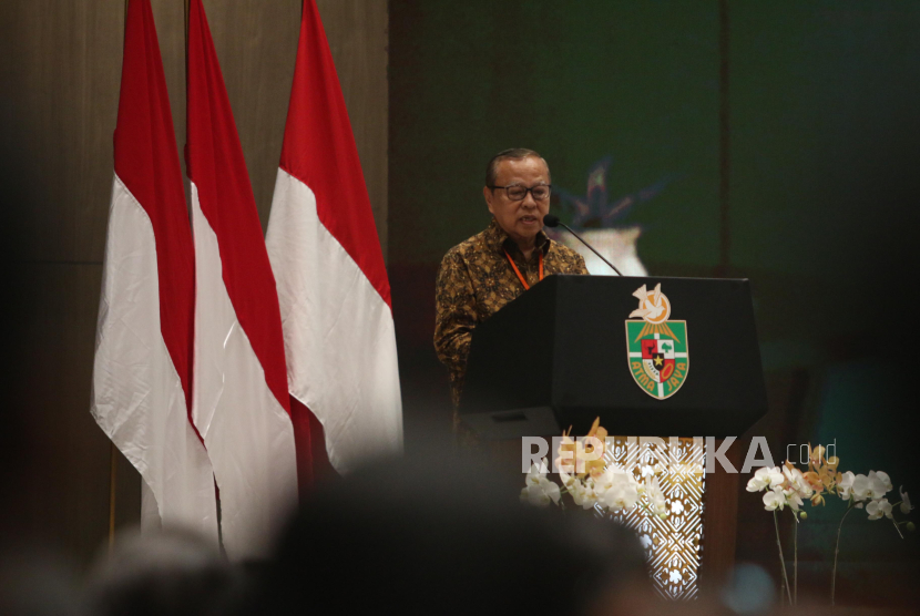 Uskup Keuskupan Agung Jakarta, Mgr. Ignatius Kardinal Suharyo Hardjoatmodjo memberikan kuliah umum saat Seminar bertajuk Agama & Kemanusiaan di Universitas Atmajaya, Jakarta, Rabu (28/8/2024). Seminar digelar dalam rangka menyambut kunjungan kenegaraan Paus Fransiskus ke Indonesia. Mengangkat tema Agama dan Kemanusiaan: Lintas Keyakinan Menuju Persaudaraan Sejati, kegiatan ini menjadi momen untuk mendengar kesaksian dan pengalaman interaksi para tokoh serta kaum muda dalam kehidupan bermasyarakat yang dijiwai oleh persaudaraan sejati.