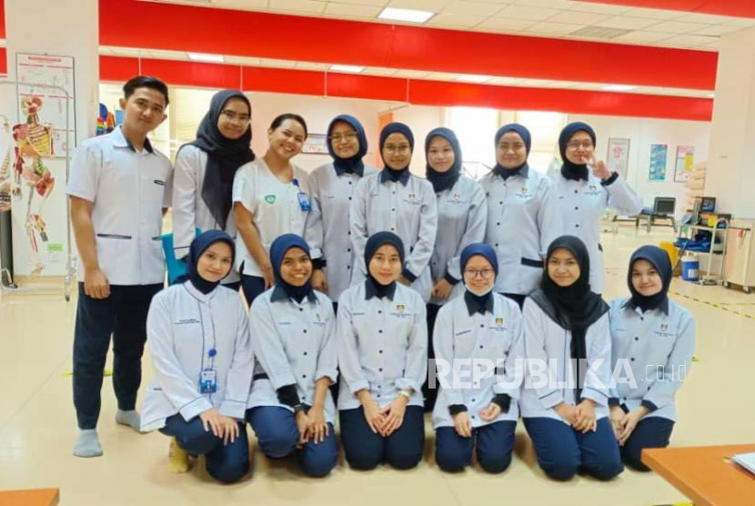 Program Studi (Prodi) Fisioterapi Universitas Muhammadiyah Malang (UMM) mengirimkan mahasiswa-mahasiswanya untuk magang sekaligus pertukaran pelajar di Malaysia selama satu bulan.