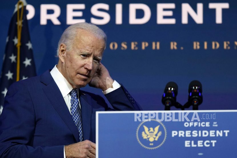  Presiden terpilih Joe Biden tiba untuk berbicara pada Senin, 9 November 2020, di teater The Queen di Wilmington, Del.