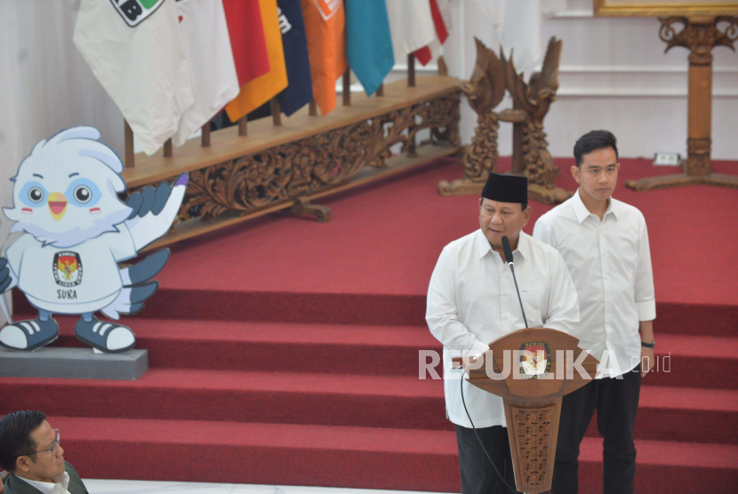 Pasangan Presiden dan Wakil Presiden terpilih Prabowo Subianto-Gibran Rakabuming Raka. Pengamat menyarankan Prabowo-Gibran melakukan konsolidasi untuk memperkuat legitimasi.