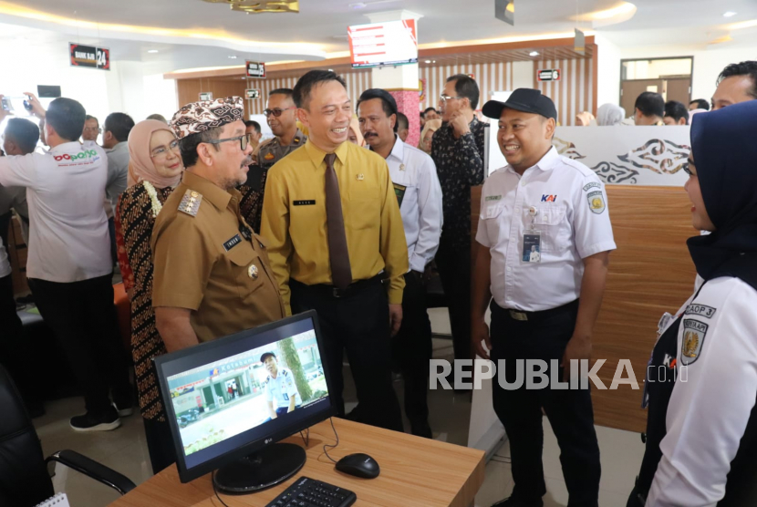 Mal Pelayanan Publik (MPP) di Kabupaten Cirebon, Jawa Barat, diresmikan, Senin (30/1/2023). 