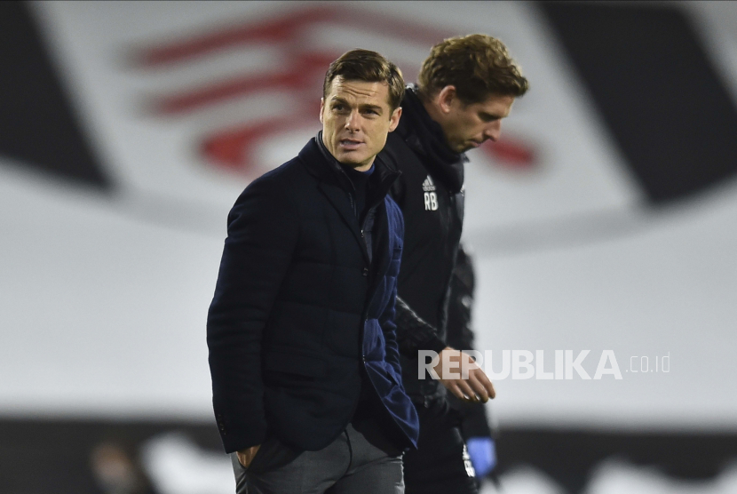 Manajer Fulham Scott Parker, kiri. 