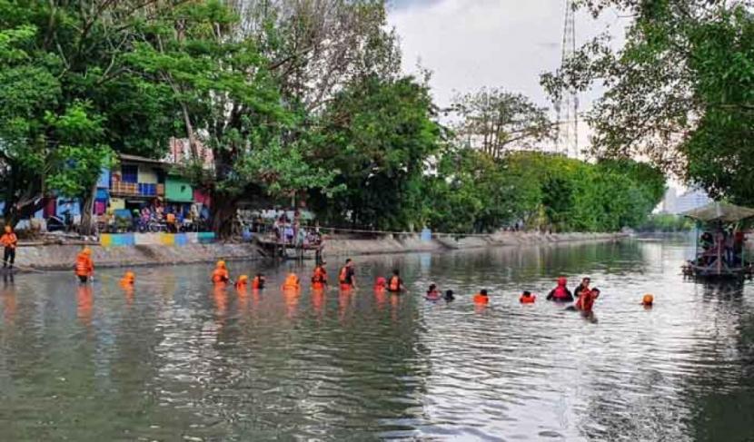 Pelajar SMP Surabaya Tenggelam di Kalimas Ditemukan Tewas