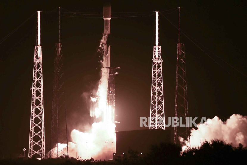 SpaceX dan Badan Penerbangan dan Antariksa Amerika Serikat (NASA) menunda peluncuran astronaut Crew-7 ke Stasiun Luar Angkasa Internasional (ISS). Peluncuran tersebut telah diundur setidaknya 24 jam.