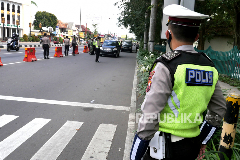 Polisi Selidiki Selebaran Berisi Sindiran PPKM di Klaten (ilustrasi).
