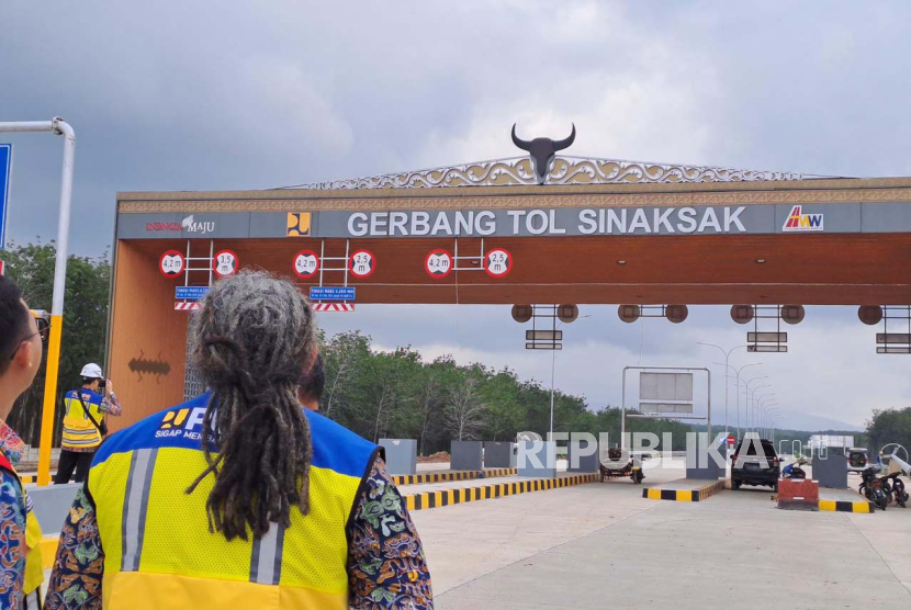 Gerbang Dolok Merawan yang merupakan bagian dari Pembangunan Proyek Strategis Nasional (PSN) Jalan Tol Kuala Tanjung-Tebing Tinggi-Parapat, Rabu (4/10/2023). 