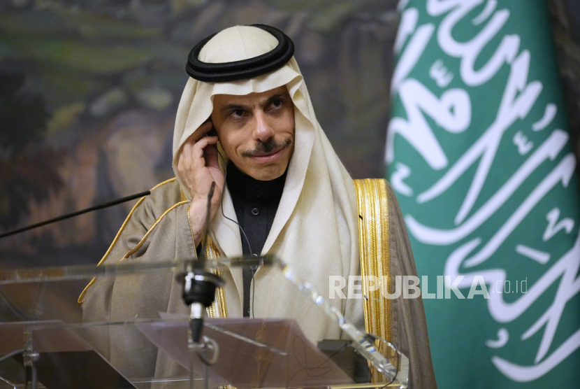 Menteri Luar Negeri Arab Saudi Pangeran Faisal bin Farhan, menyatakan masih mengkaji normalisasi dengan Israel.