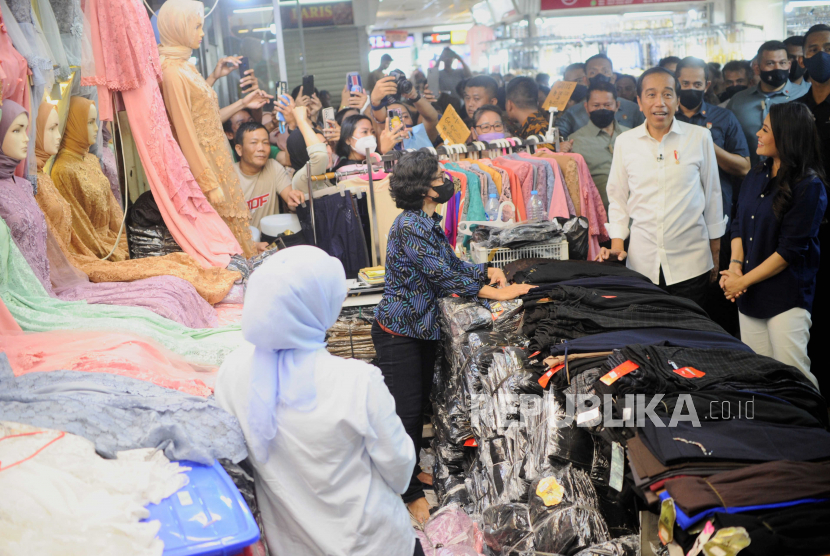 Kunjungan Jokowi Ke Pasar Tanah Abang | Republika Online