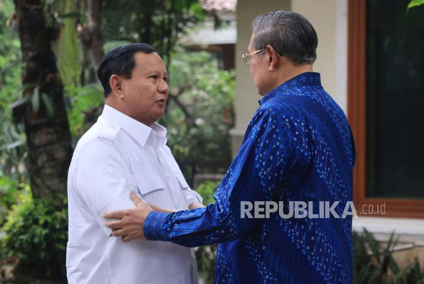 Capres Prabowo Subianto menemui Ketua Majelis Tinggi Partai Demokrat, Susilo Bambang Yudhoyono (SBY) di Puri Cikeas, Kabupaten Bogor, Rabu (25/10/2023) pagi.  