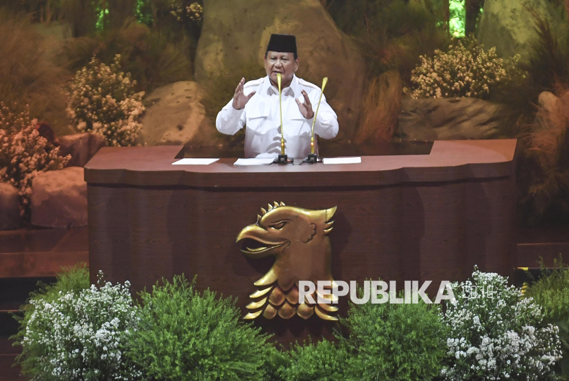 Presiden yang juga Ketua Umum Partai Gerindra Prabowo Subianto menyampaikan pidato saat perayaan HUT Ke-17 Partai Gerindra di Sentul International Convention Center, Bogor, Jawa Barat, Sabtu (15/2/2025). Perayaan HUT ke-17 Partai Gerindra mengusung tema Berjuang Tiada Akhir. 