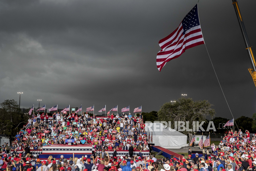 Former US President Donald Trump speaks at a rally in support of Florida Senator Marco Rubio in the midterm elections, in Miami, Florida, USA, 06 November 2022. The US midterm elections are held every four years at the midpoint of each presidential term and this year include elections for all 435 seats in the House of Representatives, 35 of the 100 seats in the Senate and 36 of the 50 state governors as well as numerous other local seats and ballot issues.  