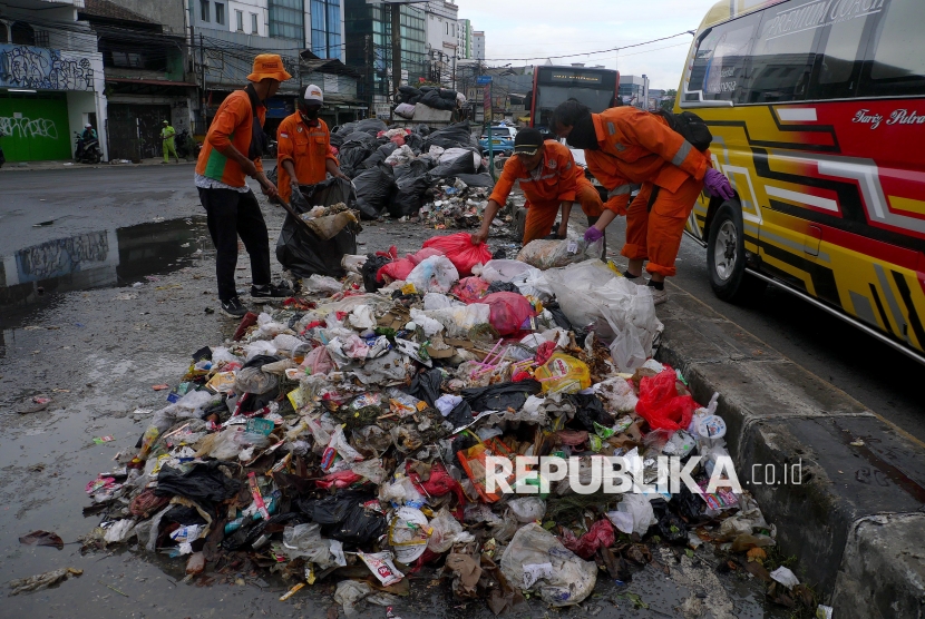 KLH Ingatkan Pemkot Tangsel untuk Kelola Sampah Mandiri