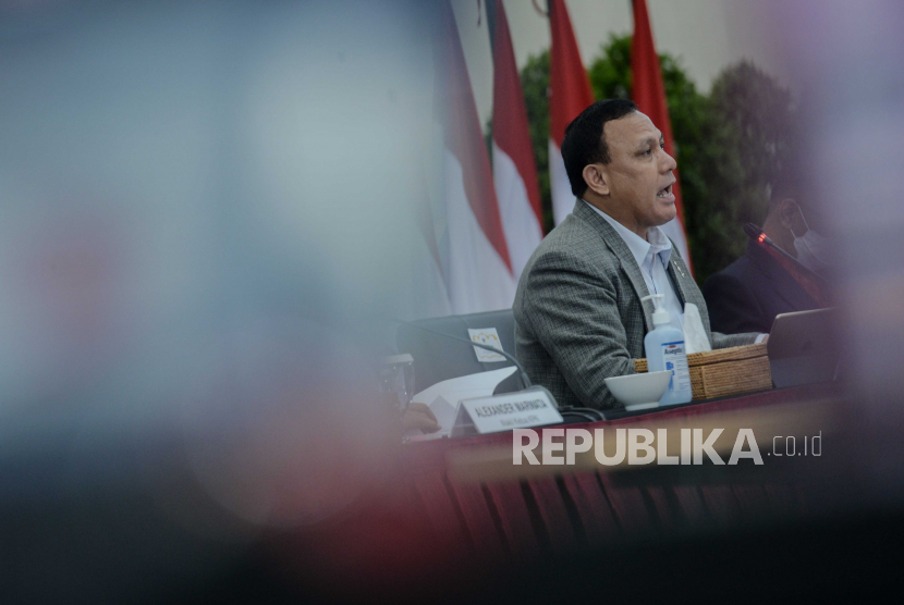 Ketua Komisi Pemberantasan Korupsi (KPK) Firli Bahuri menyampaikan keterangan pers terkait kinerja pemberantasan korupsi sepanjang tahun 2020 di Gedung Murah Putih, KPK, Jakarta, Rabu (30/12). 