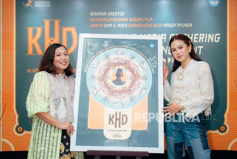 Sutradara Gina S Noer dan aktris Maudy Ayunda dalam konferensi pers film Ki Hajar Dewantara di Gedung Kemendikbudristek Jakarta, Senin (6/5/2024). 