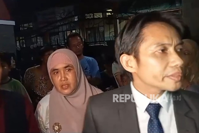 Tim kuasa hukum Pegi Setiawan mengaku tidak diberi tahu oleh polisi mengenai kegiatan pra rekonstruksi yang digelar malam ini di sejumlah lokasi di Cirebon, Rabu (29/5/2024). 