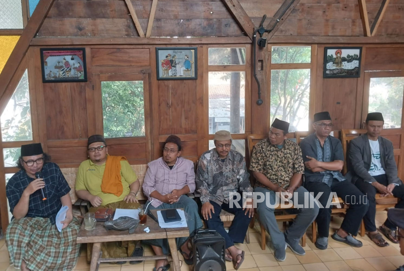 Panitia Musyawarah Besar (mubes) Nahdliyin Nusantara menggelar konferensi pers terkait Mubes Nahdliyin Nusantara yang akan digelar besok di Kampoeng Mataram, Panggungharjo, Sewon, Bantul, DIY. 