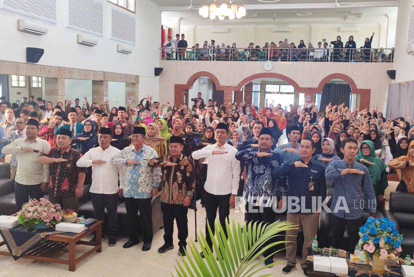 Kegiatan Moderasi Goes to Campus digelar di Gedung Serbaguna Islamic Center, Cirebon, Jawa Barat, Sabtu (16/9/2023). 