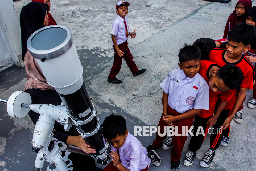 Edukasi Ilmu Astronomi untuk Pelajar Sekolah Dasar