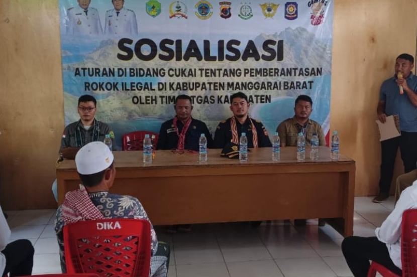 Satgas Manggarai Barat Sosialisasikan Bahaya Rokok Ilegal di Pulau Komodo