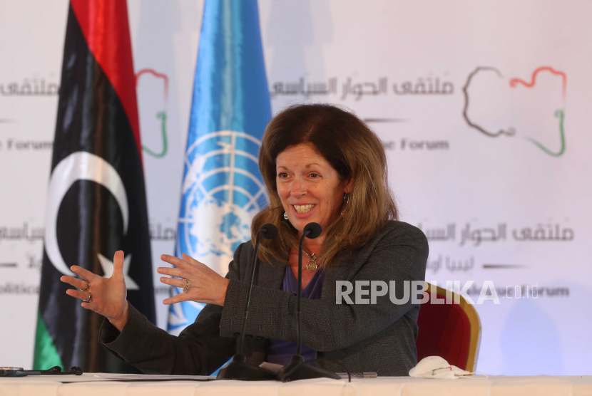  Penjabat utusan PBB untuk Libya Stephanie Williams berbicara dalam konferensi pers di Tunis, Tunisia pada 15 November 2020. Williams mengatakan kepada media, 