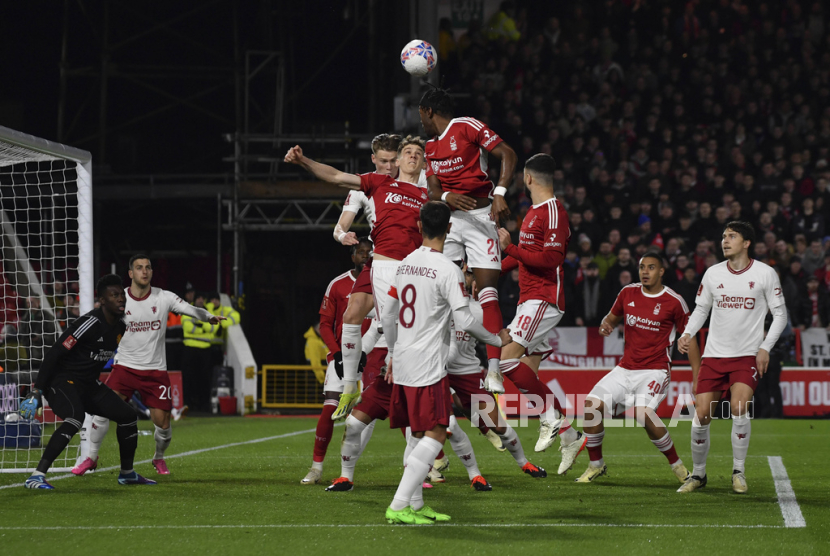 Duel Nottingham Forest vs Manchester United di Piala FA. MU meraih kemenangan 1-0 lewat gol Casemiro.