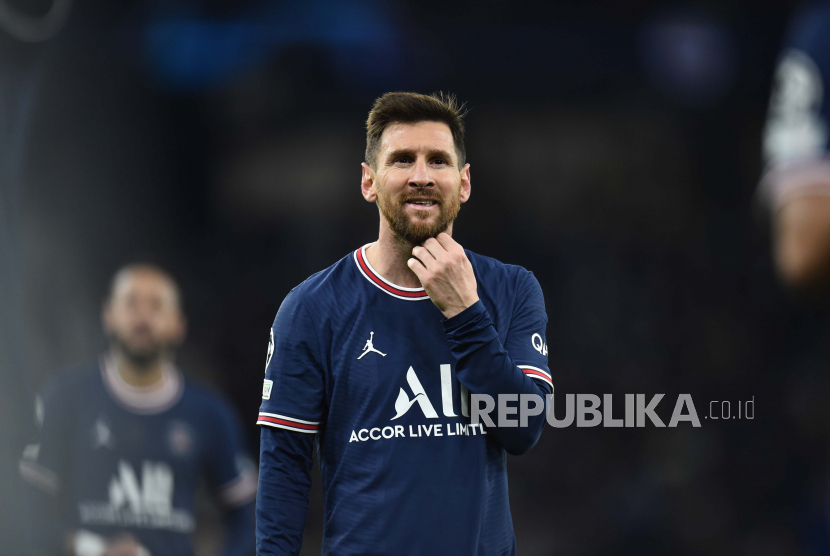 Reaksi pemain Paris Saint-Germain Lionel Messi setelah pertandingan sepak bola grup A Liga Champions UEFA antara Manchester City dan Paris Saint-Germain (PSG) di Manchester, Inggris.