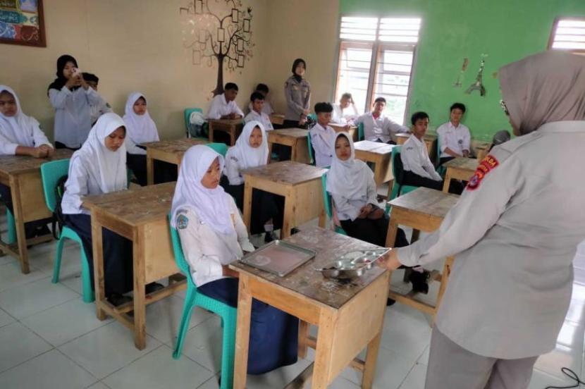 Polda Banten Edukasi Siswa Mengenali Makanan Aman