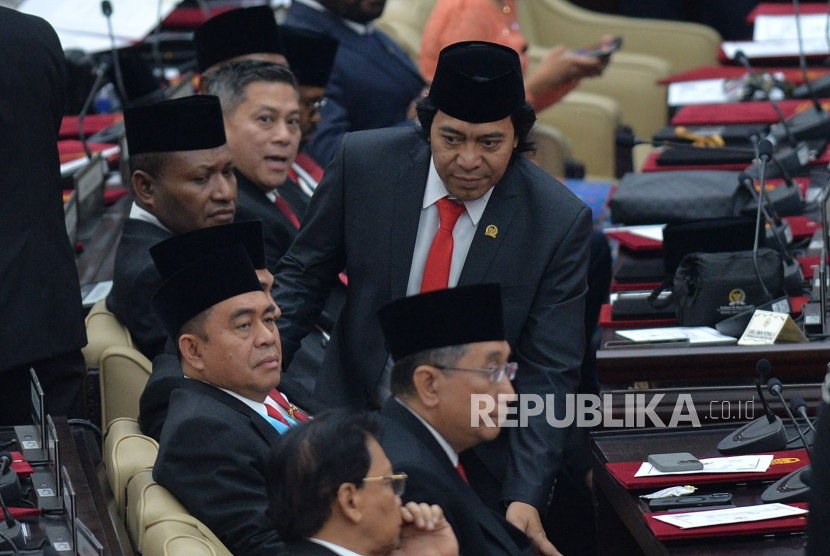 Anggota DPD RI Alfiansyah Bustami atau Komeng saat sidang awal masa jabatan anggota MPR/DPR/DPD RI Periode 2024-2029 di Ruang Sidang Paripurna, Kompleks Parlemen, Senayan, Selasa (1/10/2024).