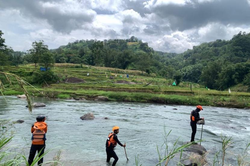 Basarnas Makassar hentikan pencarian korban tenggelam di Gowa.