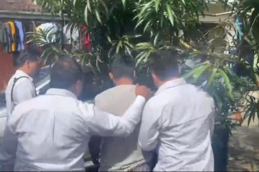 Polisi ungkap kasus pencabulan anak tiri di Serang Banten.