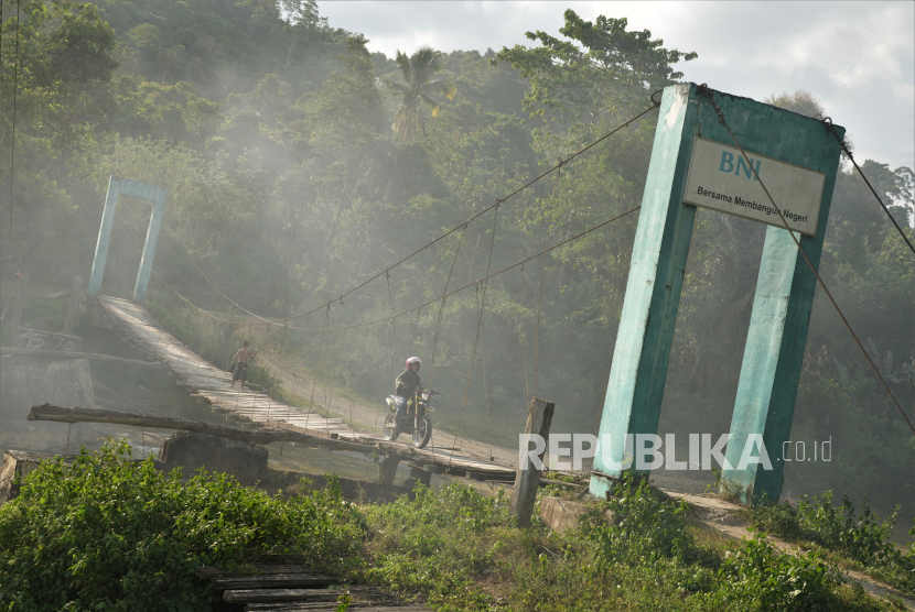 Melihat Jembatan Gantung Penghubung Antar Desa Di Konawe Republika Online 