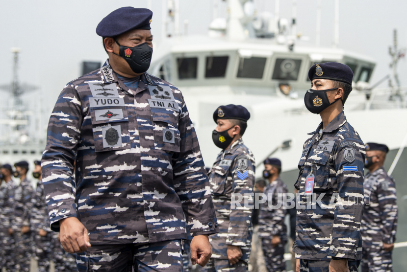 Kepala Staf Angkatan Laut (KSAL) Laksamana TNI Yudo Margono (kiri) KSAL menekankan pentingnya melindungi jalur perdagangan laut  