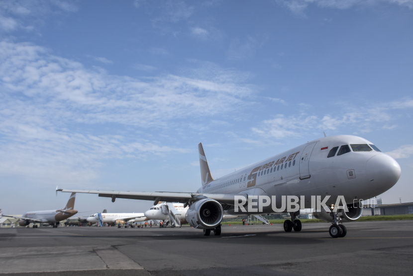Sejumlah pesawat terbang terpakir di Bandara Internasional Kertajati. 
