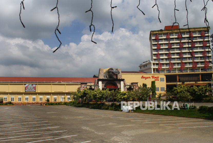 Suasana wahana wisata Jatim Park 3 yang ditutup saat penerapan Pembatasan Sosial Berskala Besar (PSBB) di Kota Batu, Jawa Timur, Selasa (26/5/2020).