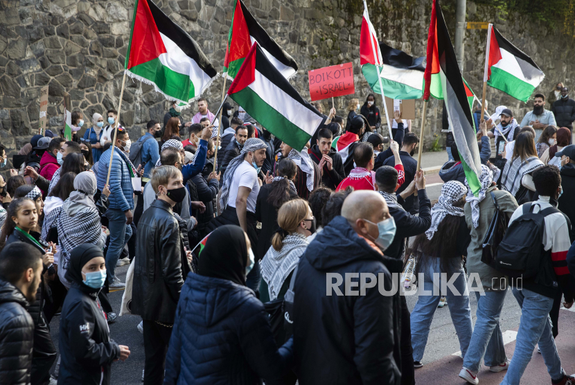 Orang-orang berdemonstrasi untuk mendukung Palestina di Oslo, Norwegia, 19 Mei 2021. 