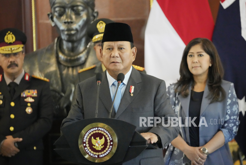 Indonesian Defense Minister Prabowo Subianto speaks to journalist during a joint press conference with Australian Deputy Prime Minister and Defense Minister Richard Marles following their meeting in Jakarta, Indonesia, Friday, Feb. 23, 2024. 