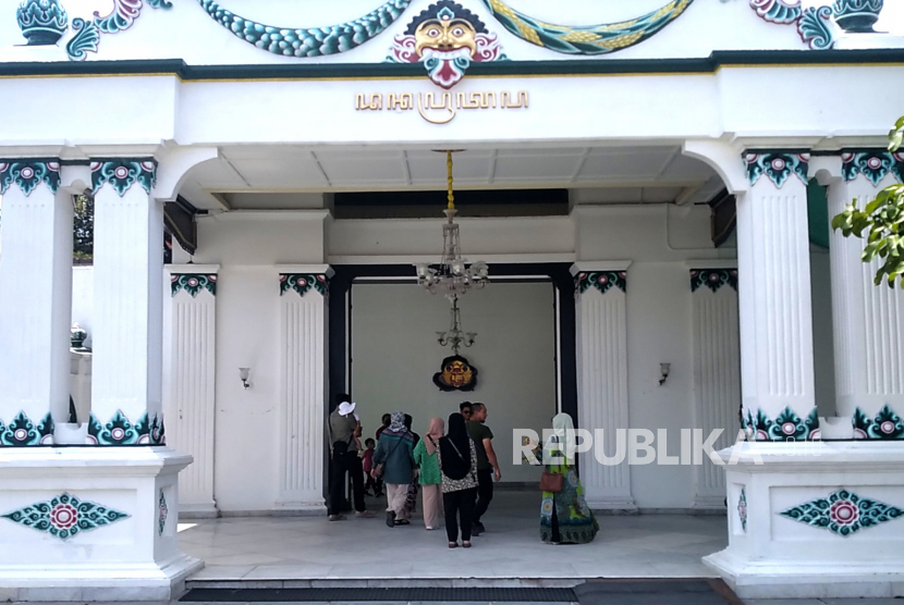 Wisatawan berkunjung di Keraton Yogyakarta, Selasa (20/12/2022) lalu. Panitia ASEAN Tourism Forum (ATF) 2023 menyiapkan sejumlah paket perjalanan wisata gratis bagi para buyer atau peserta dari berbagai negara untuk mengeksplorasi destinasi wisata di Daerah Istimewa Yogyakarta.