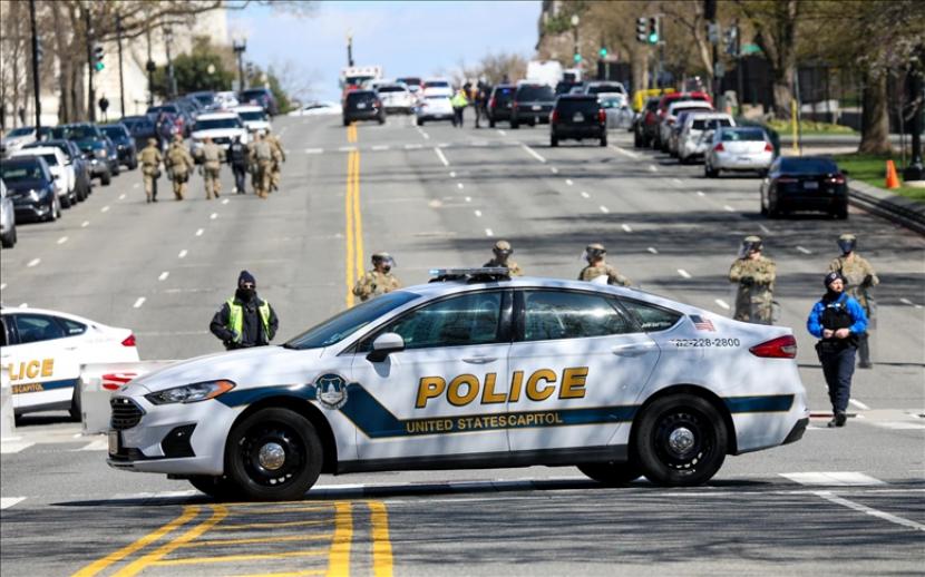 Ketua serikat untuk polisi Capitol mendesak Kongres Amerika Serikat untuk meningkatkan keamanan di sekitar Capitol Hill pascaserangan baru-baru ini yang menewaskan seorang polisi.